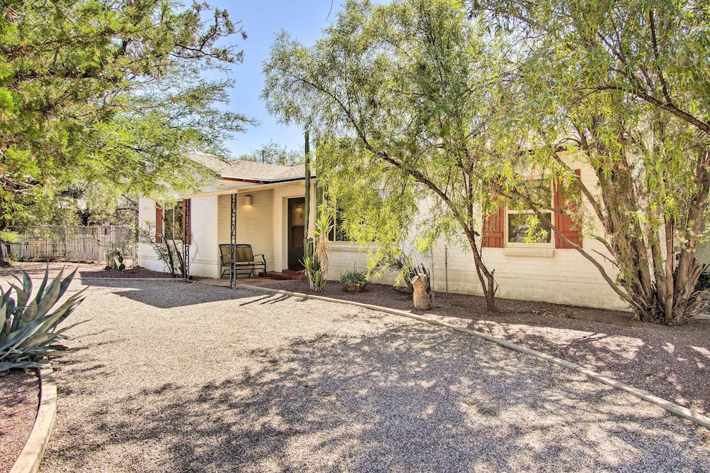 5 Mi to Dtwn: Tuscon Escape w/ Yard & Patio! view 4