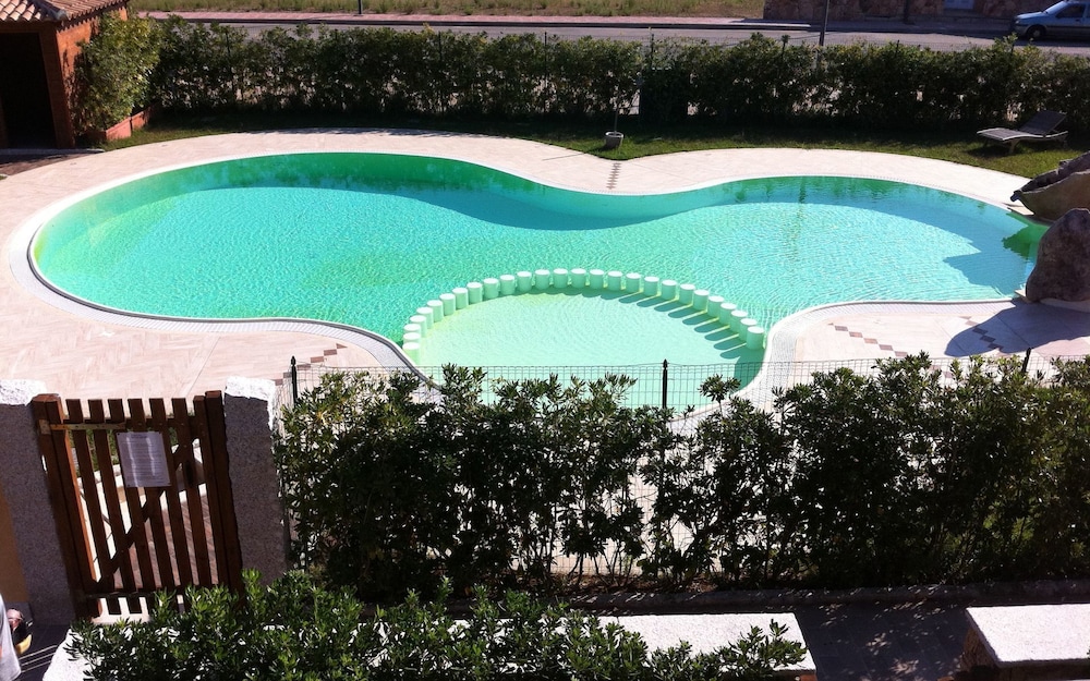 Photo 10