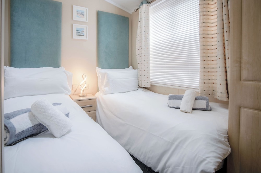 1 Manor Lodge - 3 Bedroom Lodge - Pendine