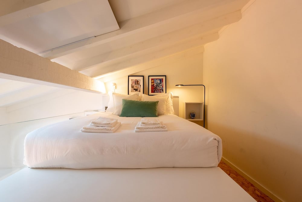 Mezzanine Stylish Apartment U