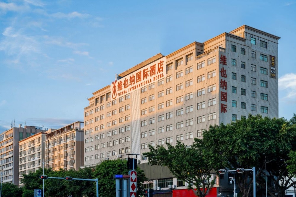 Vienna Hotel Fuyong Exhibition Center