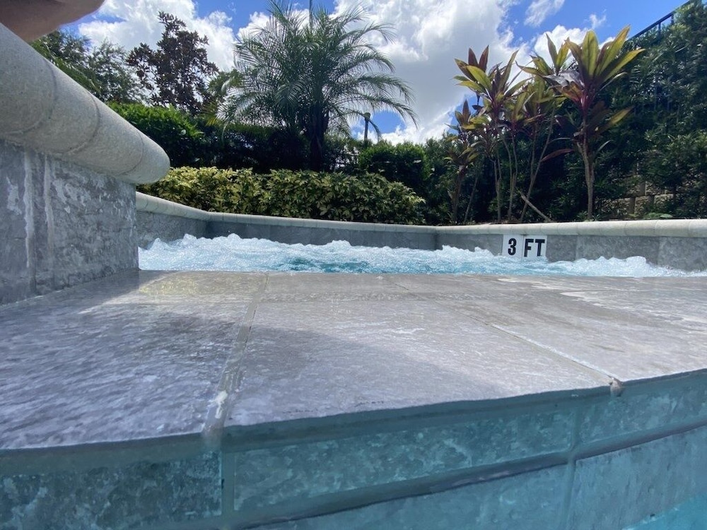 Elegant 8br Retreat W/ Private Pool, Spa & Family-friendly Comfort 8 Bedroom Villa