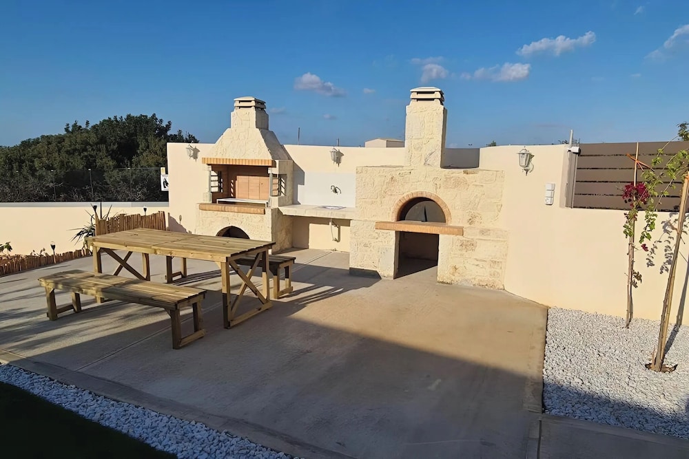 Zoi's SeaView House