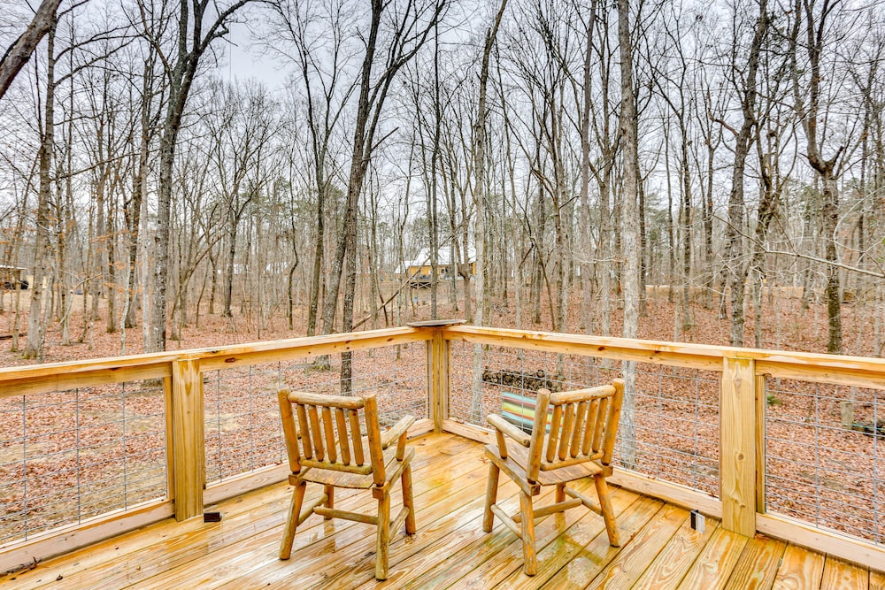 Peaceful Hiker's Hideaway w/ Deck on 1 Acre! view 2