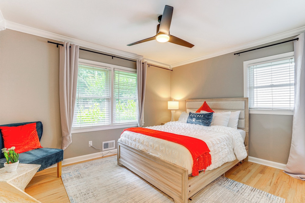 Chamblee Home w/ Fireplace Near Hospitals view 5