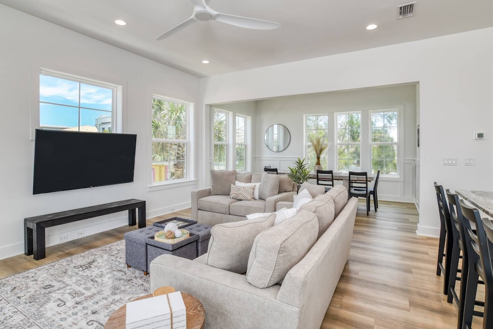 Cardinal Court Apartment