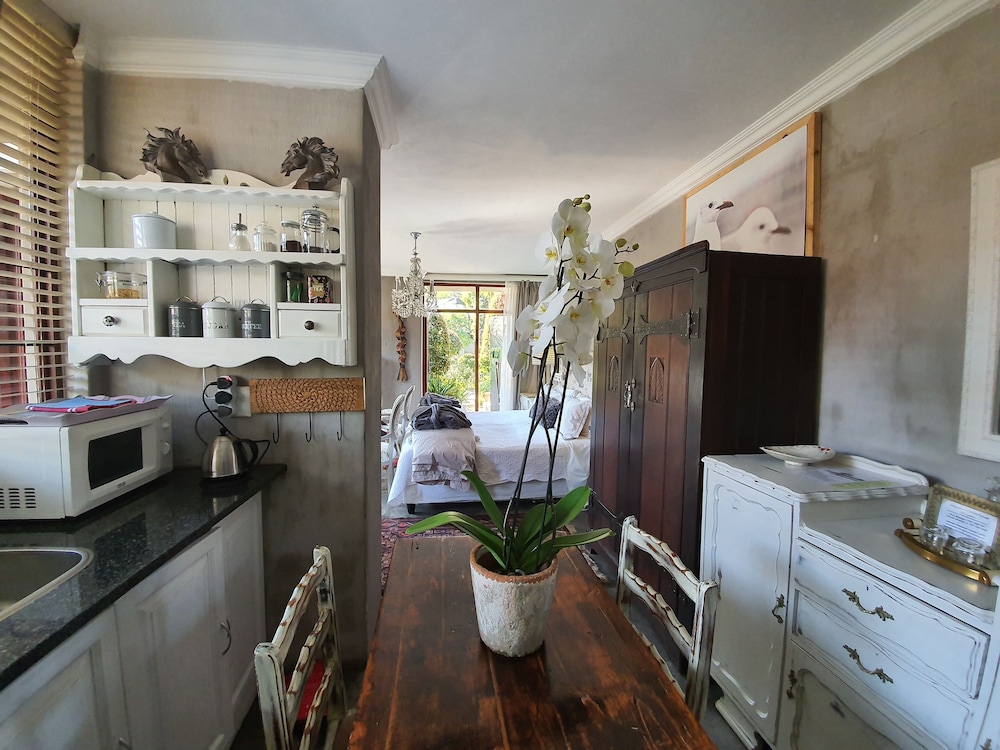 Waterhouse Guest Lodges 202 Lawley Street