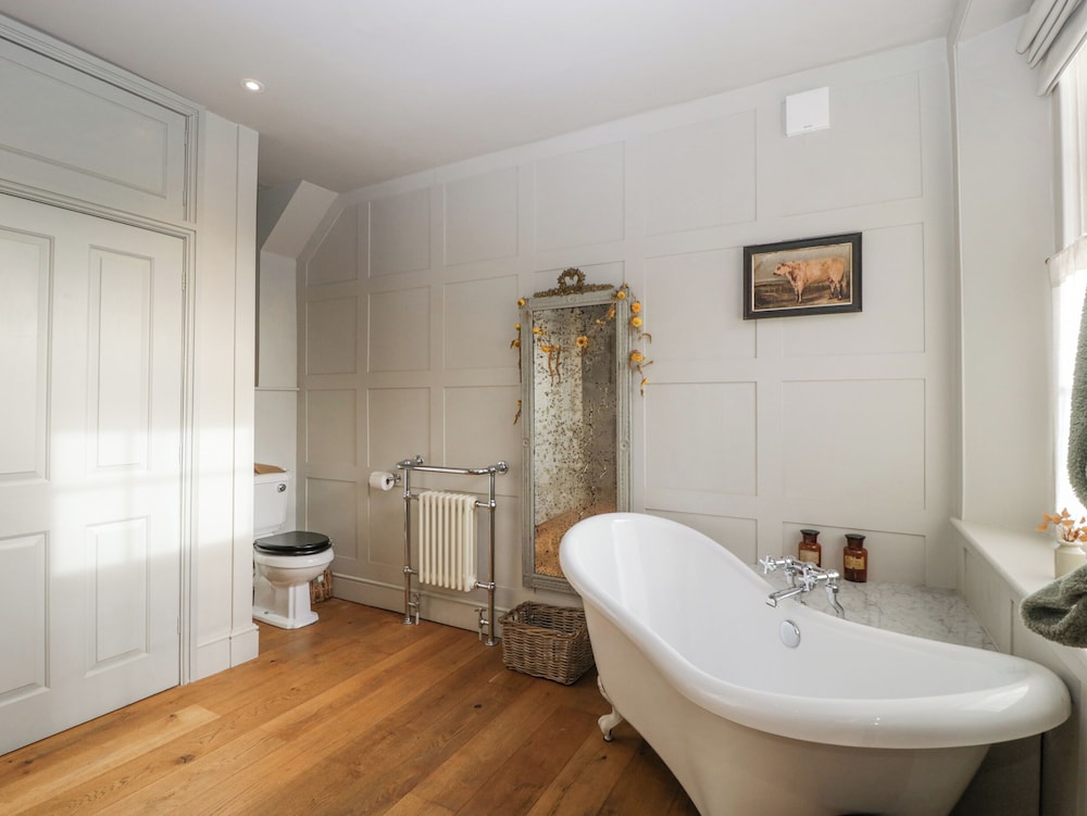 Cotswold House