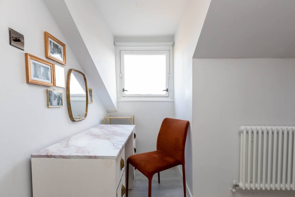 Beautiful, Light and Spacious 2 Bedroom Flat in Clapham