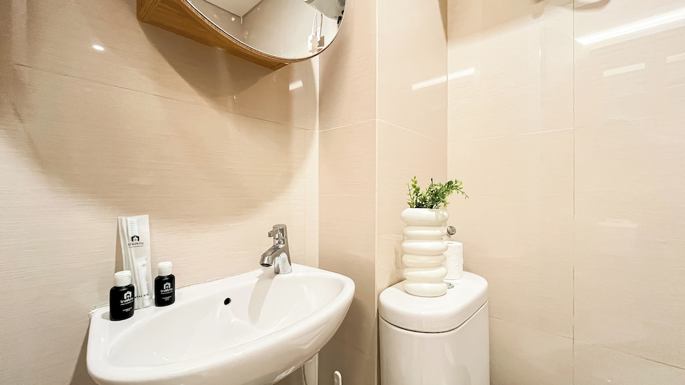 Quiet And Strategic Studio Loft At Apple 1 Condovilla Apartment