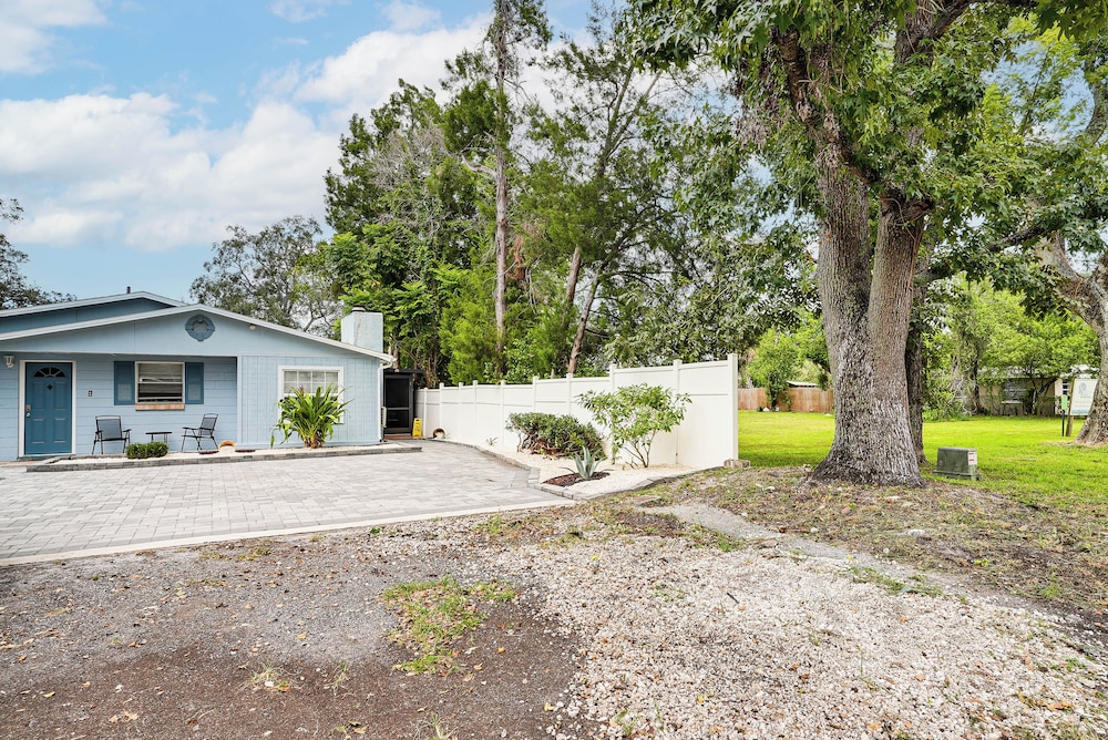 Screened Porch: Tampa Studio 4 Mi to Busch Gardens