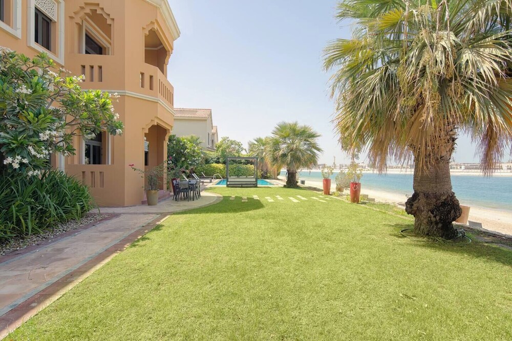 Private Palm Villa - Mint Stay
