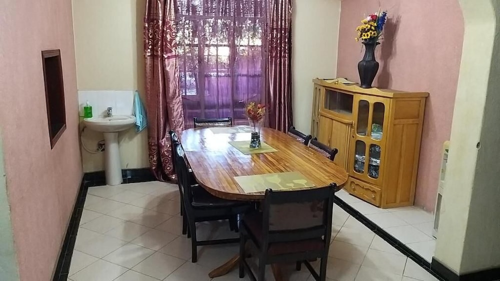 Lux Suites Weavers Haven Guest House