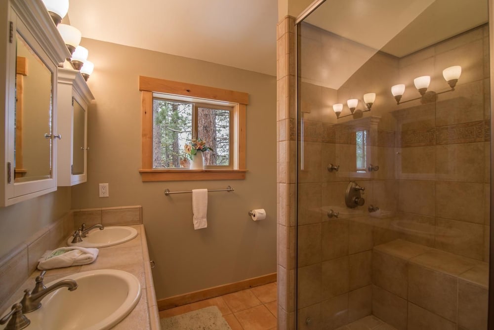 Falcon Point 3 Bedroom Holiday Home By Tahoe Truckee