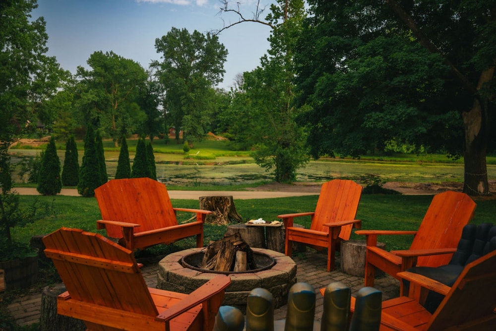 Lakehouse Hot Tub 8 Miles to Downtown On 60 Acres
