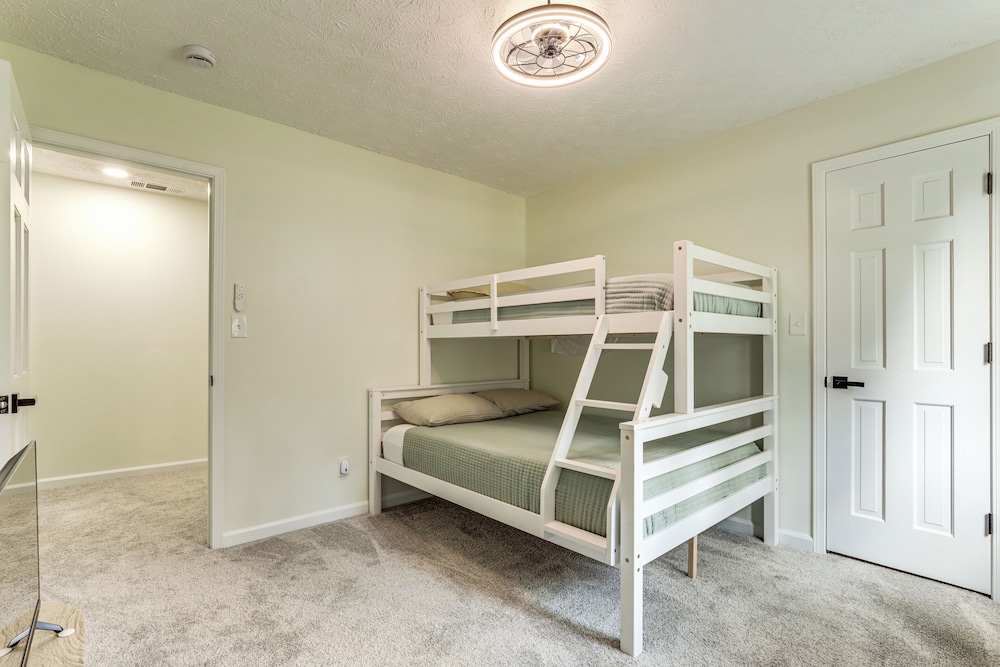 5 Mi to Stone Mountain: Lakefront Family Home