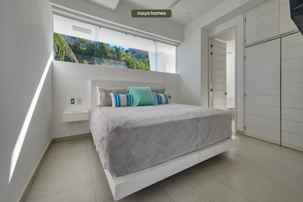 Luxurious 2BR Condo - Amazing Ocean View - Pool