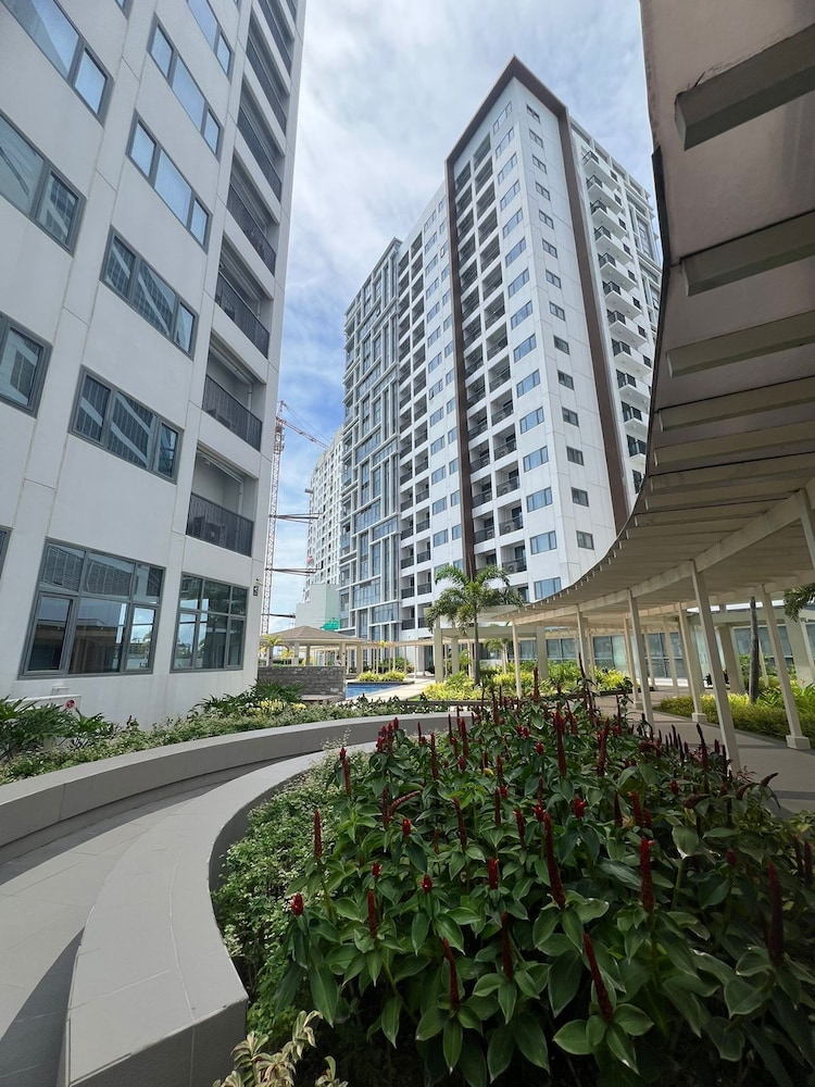 Executive 1BR One Manchester Place
