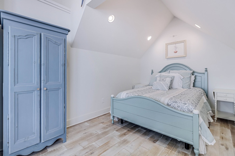Beach Bungalow TC 2305