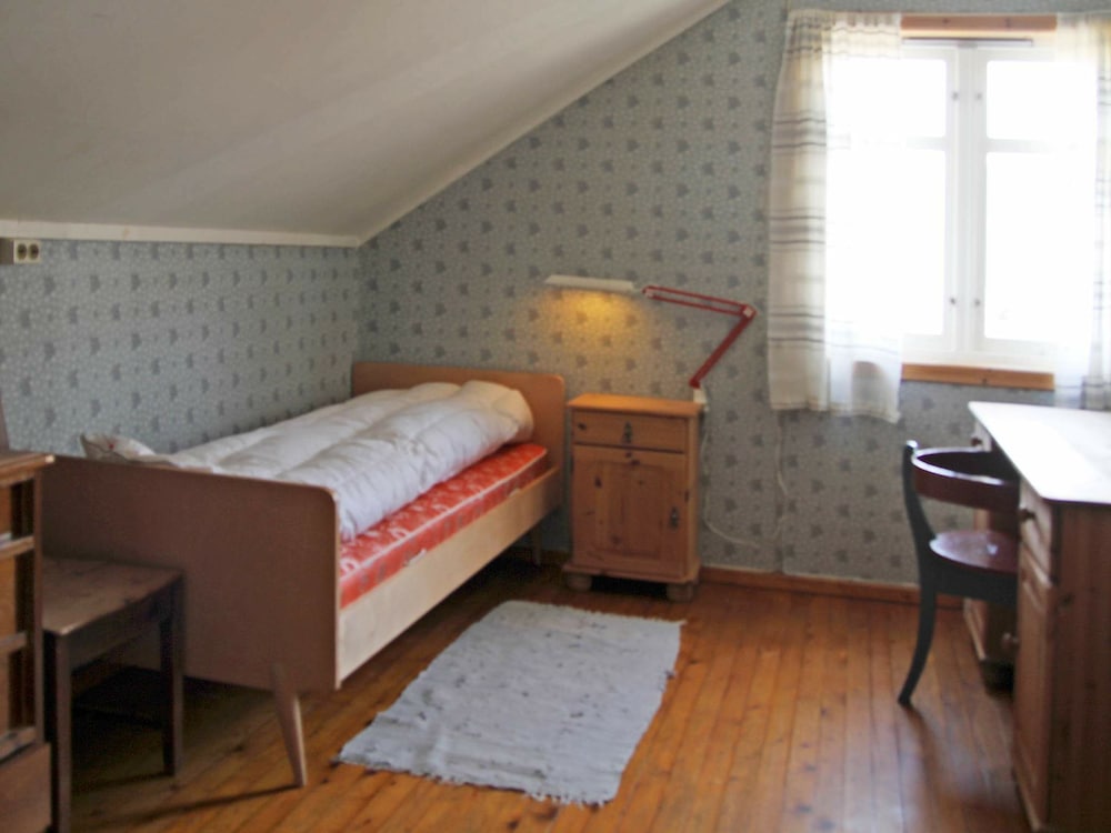 7 Person Holiday Home in Fresvik view 2