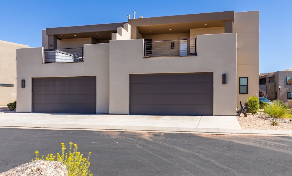 Grand Coral Estate 6 Bedroom Townhouse