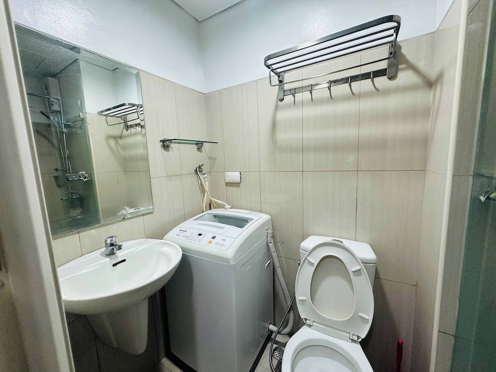 Dainty Pasay City Apartment for Rent - Entire House Front of Mall of Asia