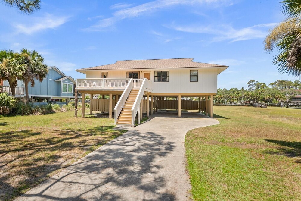 Coastal Charm With Canal Views - 419 Tarpon Blvd, Fripp Island