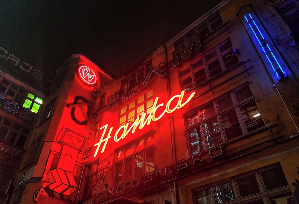 Neon 45 Apartment - ProperUNIT