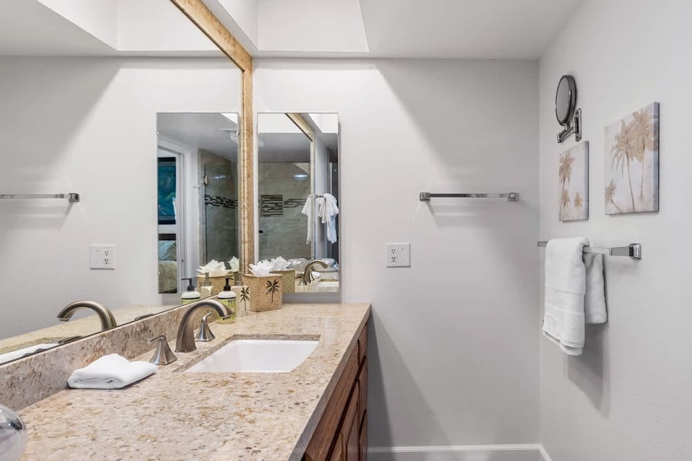 Desert Flower- Ironwood CC Condo Pool Spa
