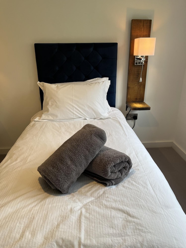 CH Apt 2 2bed in Bath view 4