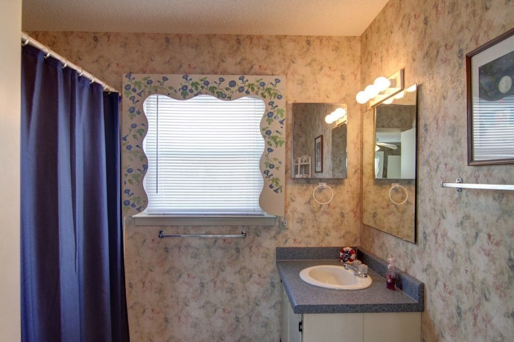 Carolina Moon 4 Bedroom Home by RedAwning