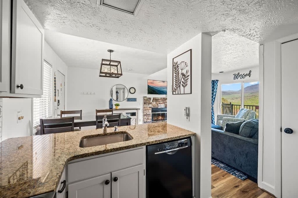 Indoor Pool Hot Tub Sleeps 6 Mountain Views