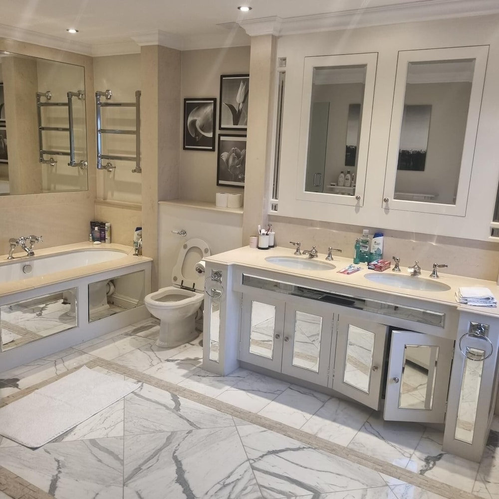 Park Village East Luxury Apartment view 3