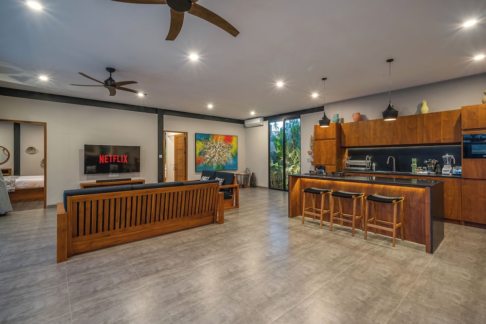 Xanadu - 5BR Ubud Designer Villa, Pool with Rice Fields Views