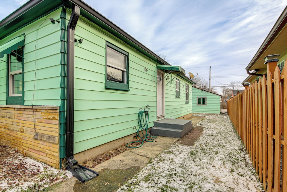 2 Mi to Motor Speedway! Indy Home w/ Fenced Yards