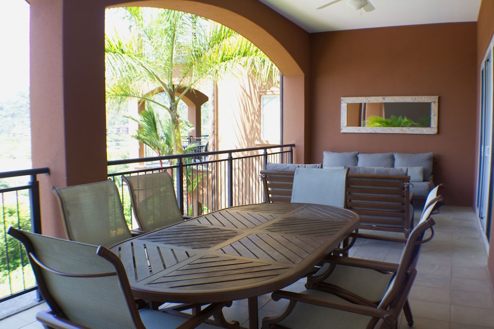 CR Luxury Los Sueños Condos