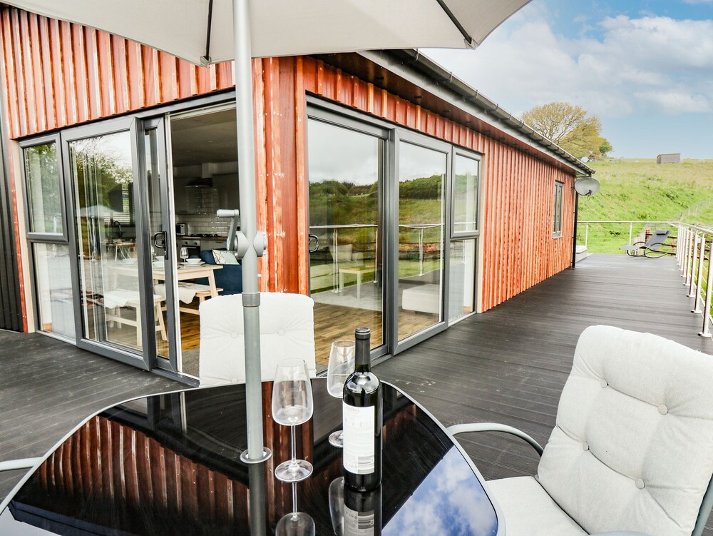 Llyn Cae Ty Nant Fishery Holiday Let