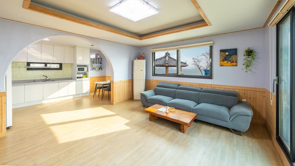 Yeongheungdo Blue Story Pension