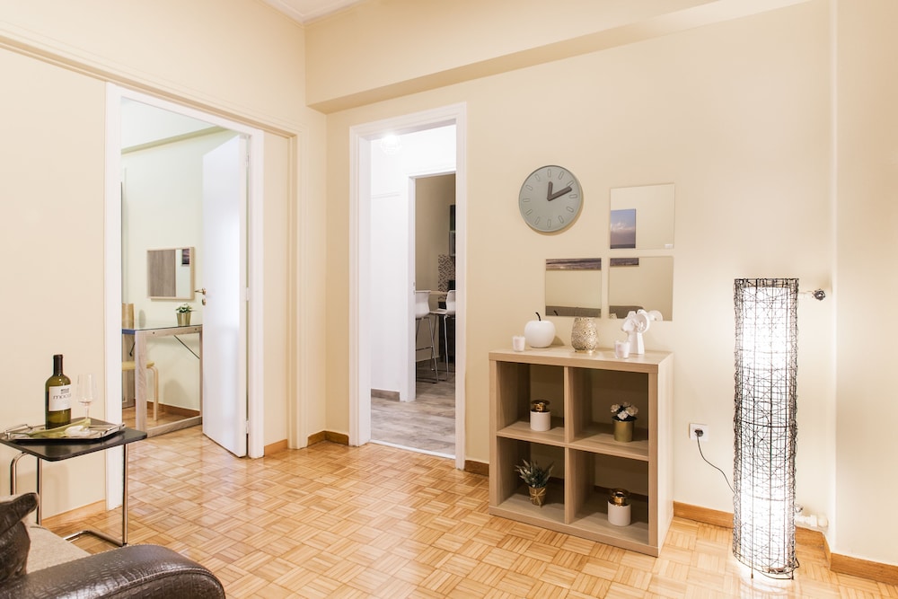 Big Central Metro Station Apartment 2