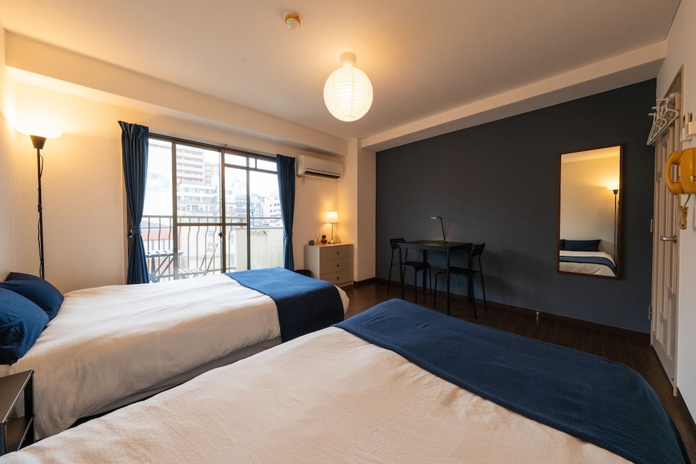 Namba West 5 connecting room