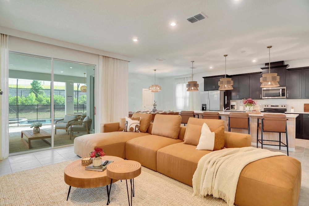 Luxury 7BR Villa, Pool, Spa & Game Room