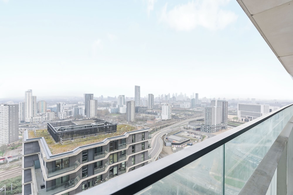 Elegant 2 Bed Apartment Within Many Attractions