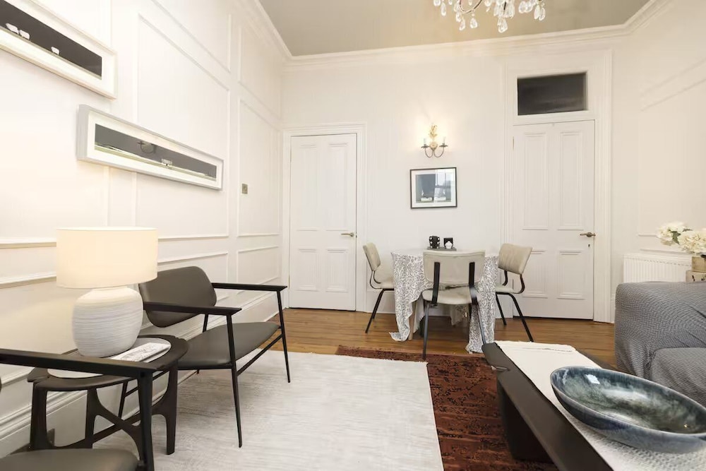 JOIVY Stylish 2bed Flat Near Calton Hill