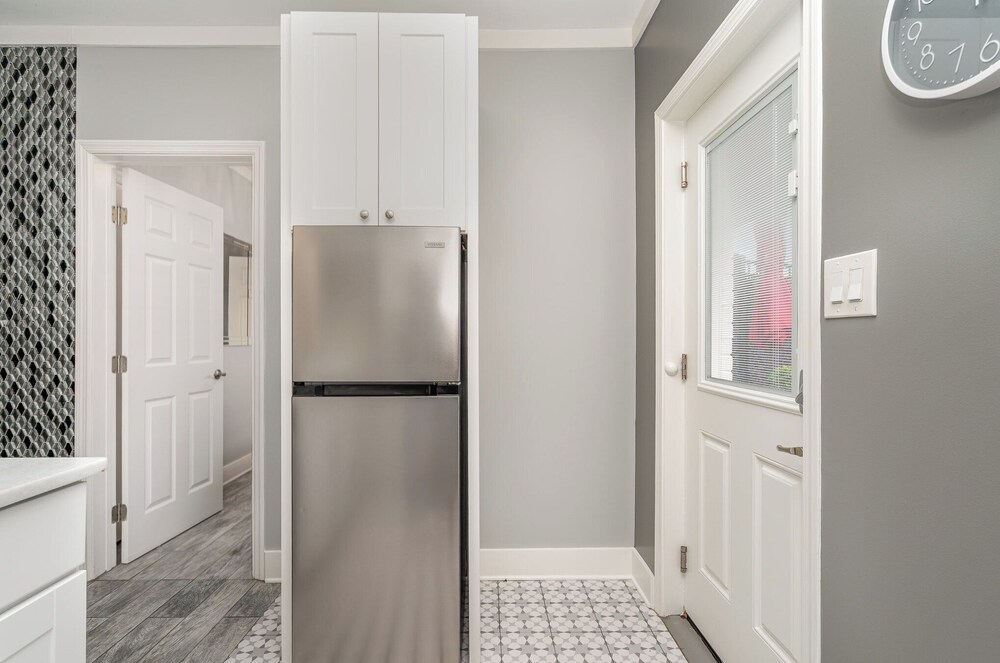 Lucent Pearl - Private Patio - Near Broadway