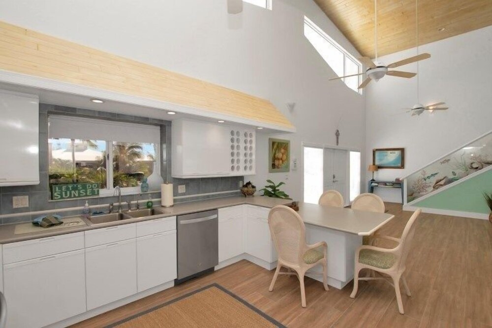 Waterfront Home With Swimming Pool 4 Bedroom Home by RedAwning view 2