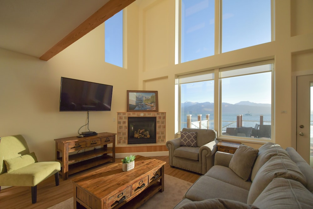 Lakeshore Lodges