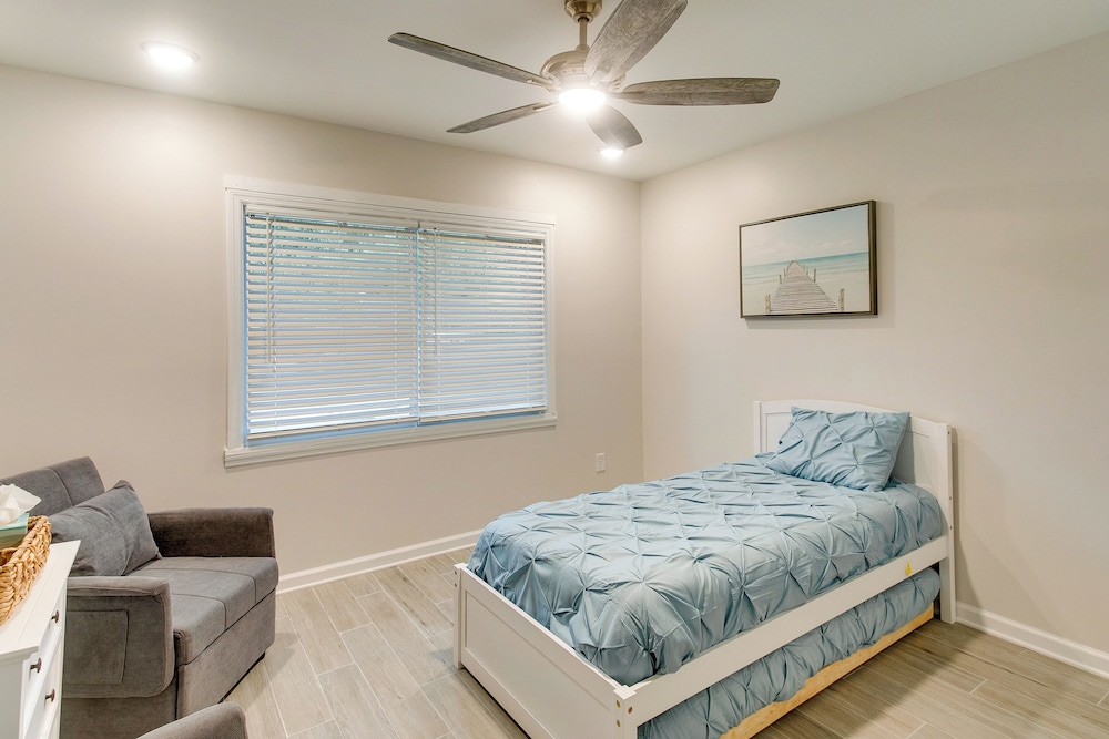 Bright Jekyll Island Home w/ Deck < 1 Mi to Beach