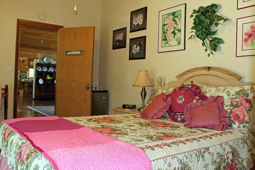 Prow'd House Bed & Breakfast