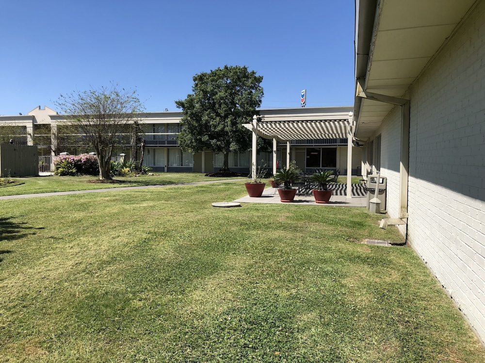 Ramada by Wyndham New Iberia view 4