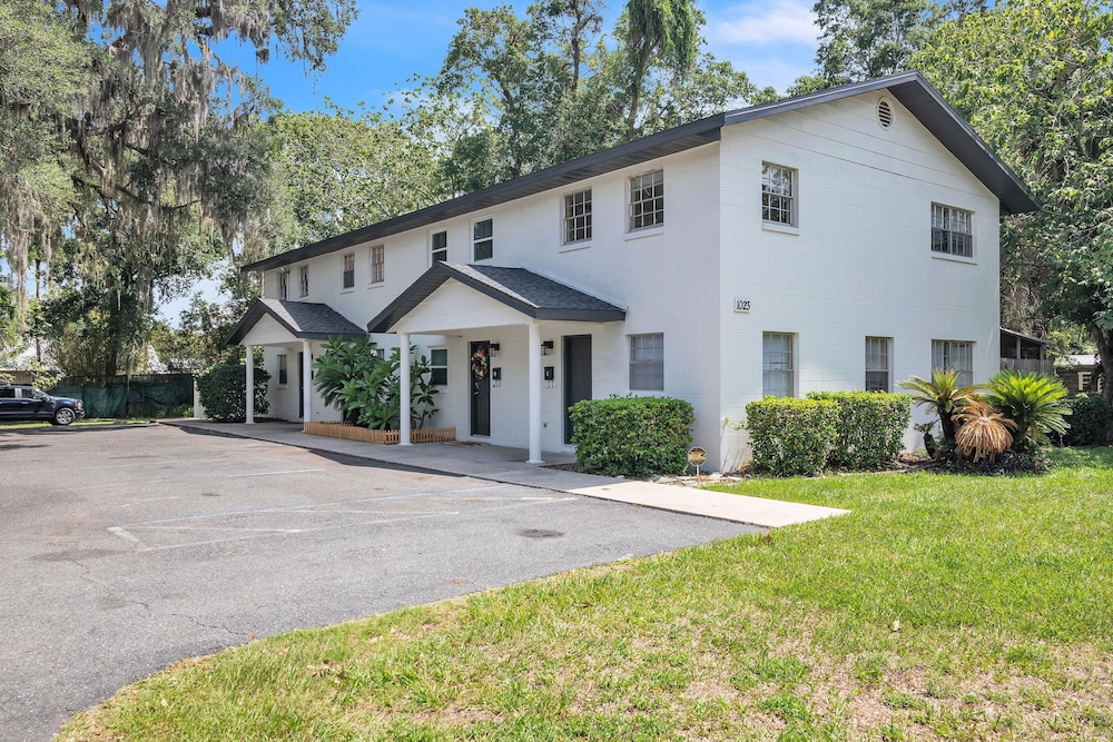 Be Our Guest - Cozy Townhome Near Downtown Ocala 2 Bedroom Townhouse